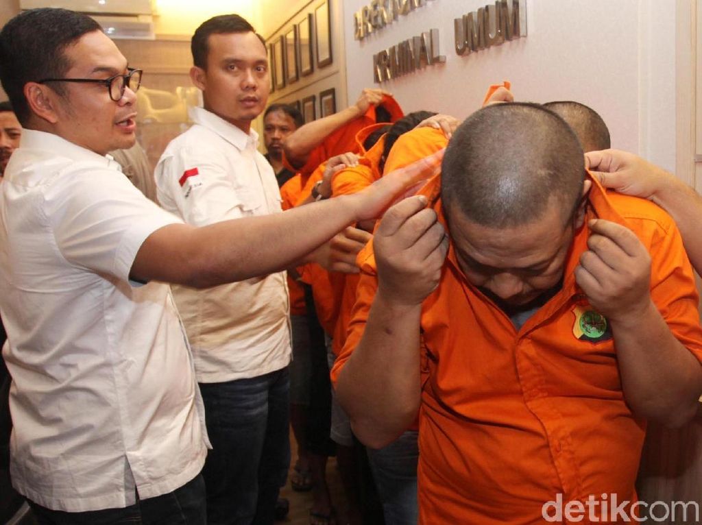 Polda Metro Tangkap Komplotan Pencuri Rumah Kosong Polda Metro Tangkap Komplotan Pencuri Rumah Kosong