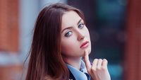 Jatuh Hati Pada Pesona Maria Kotikova, Si Polwan Cantik Bermata Biru