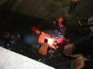 Tercebur ke Sungai, Pemotor Ditemukan Tewas Setelah Hilang 19 Jam