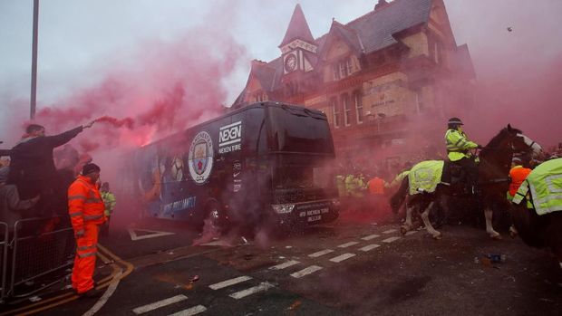 Pesan Klopp untuk Fans Liverpool: Jangan Lempari Bus Roma