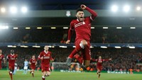 Momen terbaik Oxlade-Chamberlain di Anfield pada tengah pekan ini tentu saja saat dia melepaskan tendangan jarak jauh yang menjadi gol kedua Liverpool. Terlepas dari gol itu, dia bermain gemilang dengan 90% umpan sukses, 100% dribel sukses, melepaskan 3 tekel (semua berhasil), dan mendapat rating 8,48 dari Whoscored. (REUTERS/Andrew Yates)