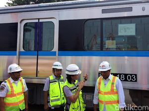 Menhub Kaji Alihkan Bongkar Muat di Priok ke Pelabuhan Cilegon