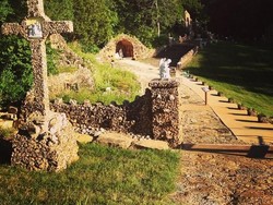 Mahakarya Gua Maria yang Dibangun 23 Tahun di Amerika