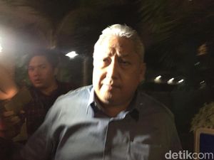 Petinggi Rohde and Schwarz Bungkam Usai Diperiksa KPK Petinggi Rohde and Schwarz Bungkam Usai Diperiksa KPK