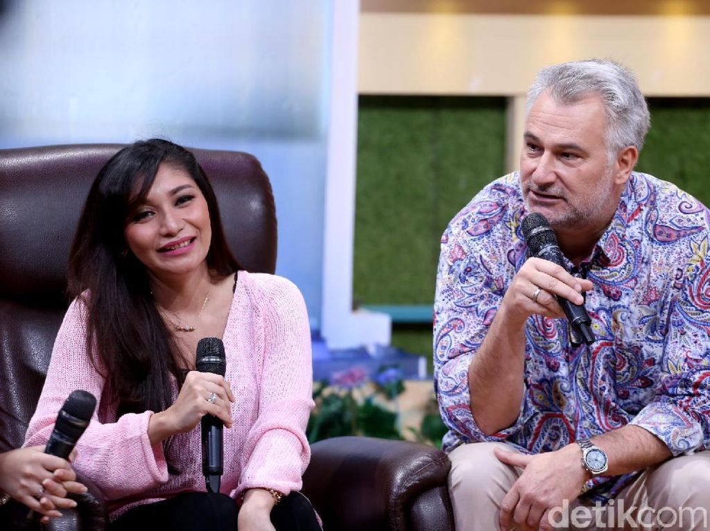 Dinyinyirin soal Suami, Baby Margaretha Tutup Kolom Komentar Dinyinyirin soal Suami, Baby Margaretha Tutup Kolom Komentar