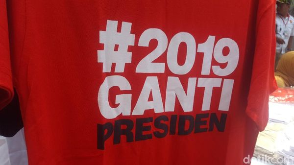 Foto: Aneka Kaus #2019GantiPresiden yang Dijual di Rakernas Gerindra