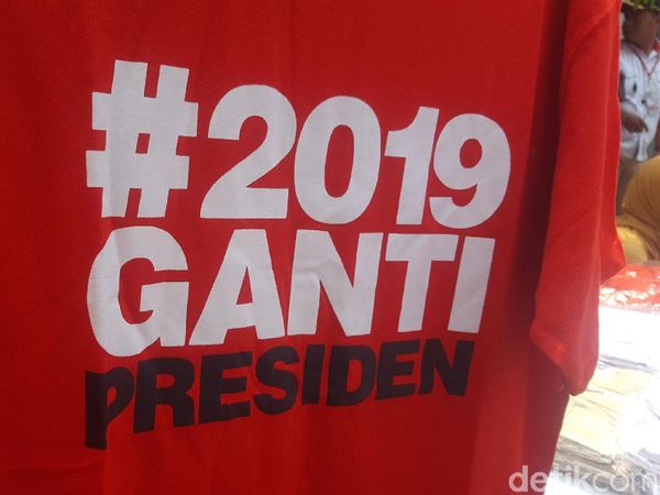 Foto: Aneka Kaus #2019GantiPresiden yang Dijual di Rakernas Gerindra