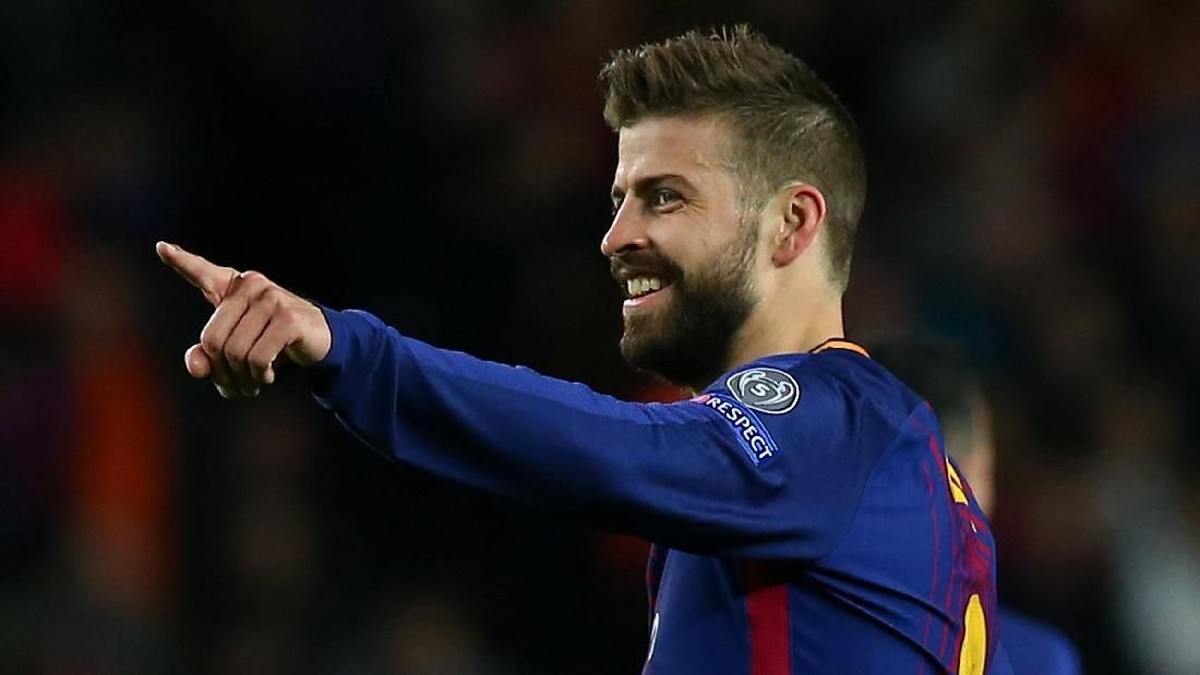 Gerard Pique mengatakan, Barcelona akan berusaha menyapu semua gelar. (Foto: Albert Gea/Reuters)