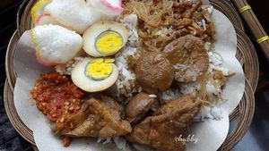 Aduh Enaknye! Sarapan Nasi Uduk Berlauk Semur Jengkol Gaya Netizen Ini