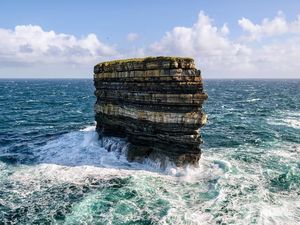 Fenomena Alam: Tembok di Atas Laut