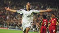 Ivan Helguera lebih dulu bermain di Roma meski orang asli Spanyol. Dia bermain di Roma pada 1997/1998, lalu gabung Madrid pada 1999 dan pergi di 2007. (Foto: Craig Prentis /Allsport)