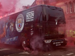 Melihat Serangan Suporter Liverpool dari Dalam Bus City