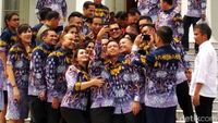 Usai Curhat di Istana Merdeka, Pengusaha Selfie Bareng Jokowi