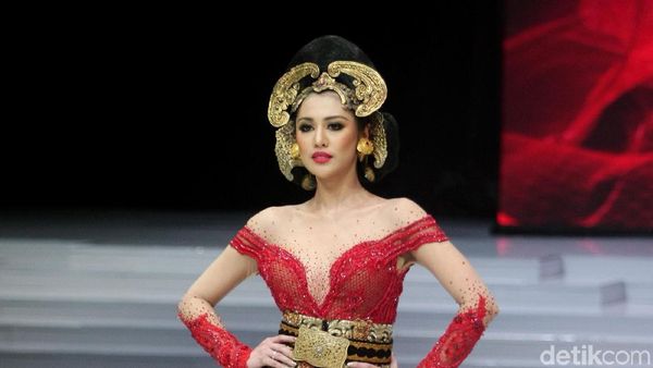 Foto: 25 Kebaya Modern Anne Avantie Terbaru 2018