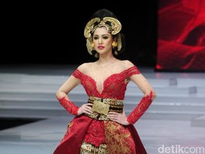 Foto: 25 Kebaya Modern Anne Avantie Terbaru 2018 Foto: 25 Kebaya Modern Anne Avantie Terbaru 2018