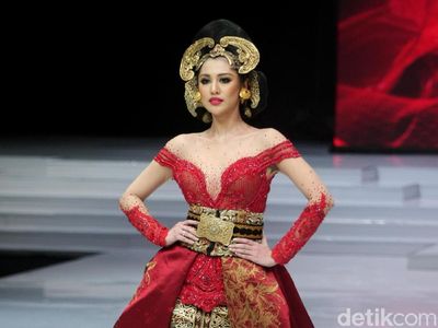 Foto: 25 Kebaya Modern Anne Avantie Terbaru 2018