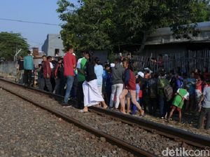 Siswa SMP Tewas Tersambar KA di Semarang