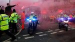 Foto Saat Bus Manchester City Diserang Suporter Liverpool