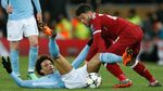 Teror Anfield untuk City: Botol Melayang, Flare Menyala