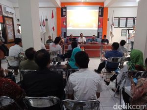 Pembahasan Debat Paslon Antara KPU dengan Timses Diwarnai Walk Out Pembahasan Debat Paslon Antara KPU dengan Timses Diwarnai Walk Out