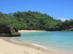 Wisatawan Ngeluh Tiket Ganda Pantai Ngliyep, Pengelola Bilang Begini