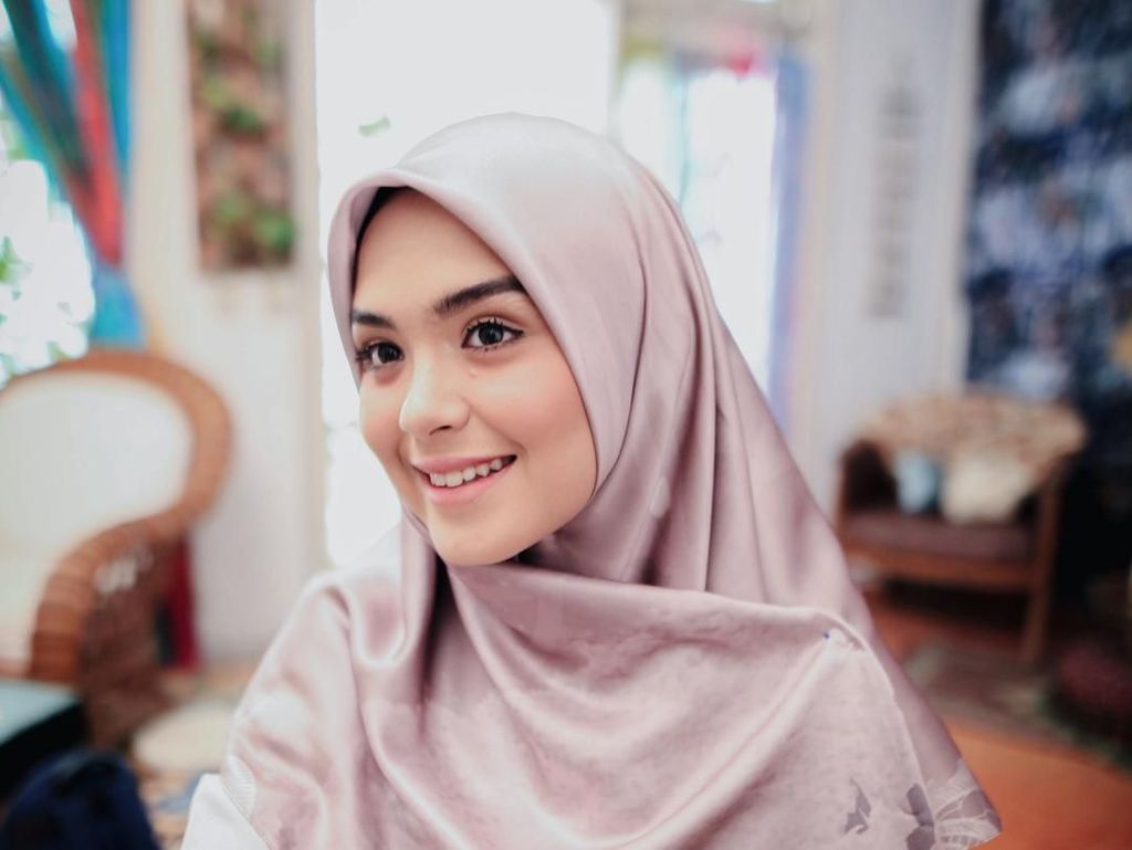 Vebby Palwinta Panik saat Pertama Kali Tahu Hamil Vebby Palwinta Panik saat Pertama Kali Tahu Hamil