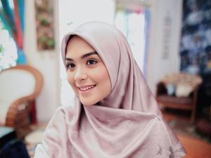 Vebby Palwinta Panik saat Pertama Kali Tahu Hamil Vebby Palwinta Panik saat Pertama Kali Tahu Hamil
