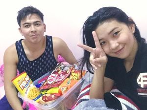 Aksi Romantis Pria Rombak Kamar Pacar yang Berantakan Jadi Cantik Banget