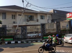 Hujan Badai Terjang Sukabumi, Jaringan Listrik Sempat Gangguan