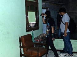 Jenazah Pensiunan TNI yang Tewas di Pd Labu Dibawa ke RS Polri