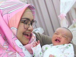 Ini Sebabnya Siti Nurhaliza Turun Bobot 14 Kg Setelah Melahirkan