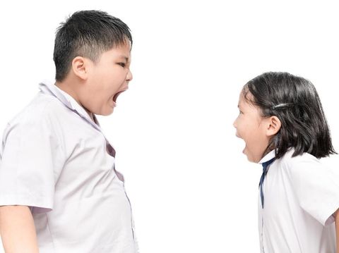 Ucapan Seperti Ini Bisa Menumbuhkan Cemburu Kakak-Adik Lho/