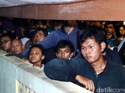 Lokasi Penyanderaan di Pondok Labu Dikerumuni Warga