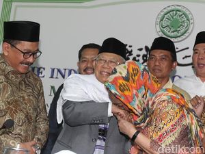 Ikhtiar Sukmawati Akhiri Kontroversi Puisi Ikhtiar Sukmawati Akhiri Kontroversi Puisi