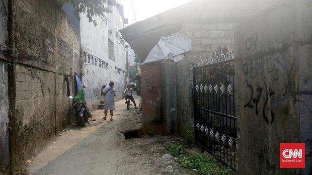 Kawasan tempat tinggal salah satu korban selamat miras oplosan, Pondok Cina, Depok, Kamis (4/4).