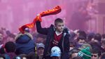 Teror Anfield untuk City: Botol Melayang, Flare Menyala