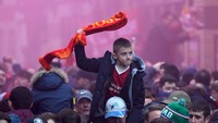 Suporter Liverpool begitu antusias mendukung tim kesayangannya. Maklum, ini perempatfinal pertama Liverpool di Liga Champions sejak terakhir kali melaju ke delapan besar pada musim 2008/2009. (Foto: Shaun Botterill/Getty Images)