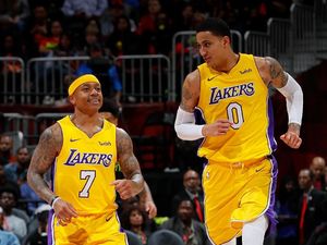Rookie Andalan Buat Rekor, Lakers Hantam Spurs Rookie Andalan Buat Rekor, Lakers Hantam Spurs