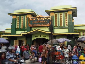 Pasar Beringharjo Sepi Pembeli, Ibu-ibu Pedagang Asyik Main Bola