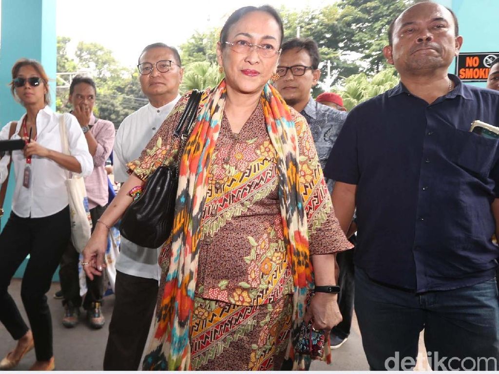 Kontroversi Sukmawati: Kidung Ibu Pertiwi hingga Bandingkan Sukarno-Nabi Kontroversi Sukmawati: Kidung Ibu Pertiwi hingga Bandingkan Sukarno-Nabi