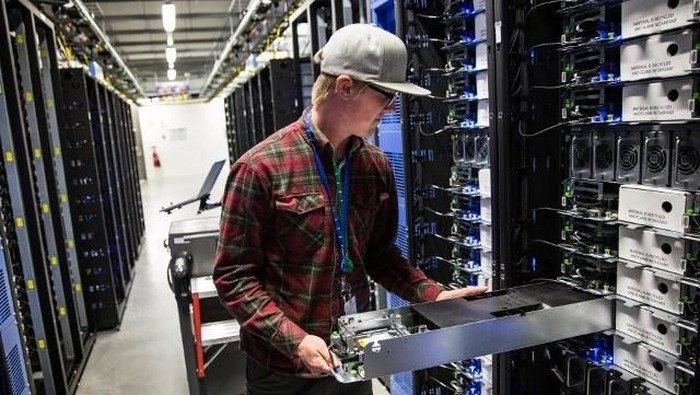 Google memperluas Data Center di Chile (Ilustrasi data center. Foto: Guardian) Google memperluas Data Center di Chile (Ilustrasi data center. Foto: Guardian)