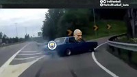 Kekalahan 0-3 di leg pertama membuat kans City memenangi Liga Champions mulai dipertanyakan. Banting setir ke Liga Inggris saja deh, City (Foto: Twitter @TrollFootball)