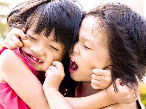 Pemicu dan Cara Atasi Sibling Rivalry agar Tak Berlanjut Sampai Dewasa 
