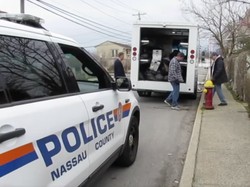 Tukang Pos New York Sembunyikan Surat di 60 Kantong Plastik Besar