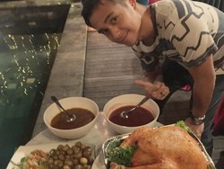 Gaya Makan Pesinetron Ajun Perwira hingga Meme Anak Kos yang Kocak