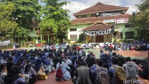 Demo Besar-besaran Pelajar SMA 2 Malang Berujung Pencopotan Kepsek