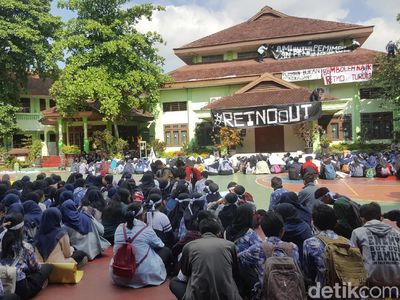 Demo Besar-besaran Pelajar SMA 2 Malang Berujung Pencopotan Kepsek