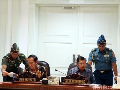 Jokowi Rapat Terkait Penurunan Kekurangan Gizi Balita