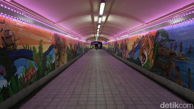 Mural keren di jembatan penghubung antara Clarke Quay dan Boat Quay, Singapura (Bonauli/detikTravel)