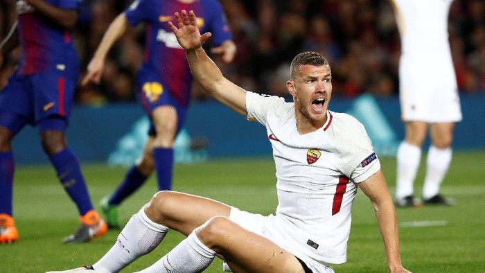 Dzeko: Wasit Kurang Berani Beri Penalti di Camp Nou